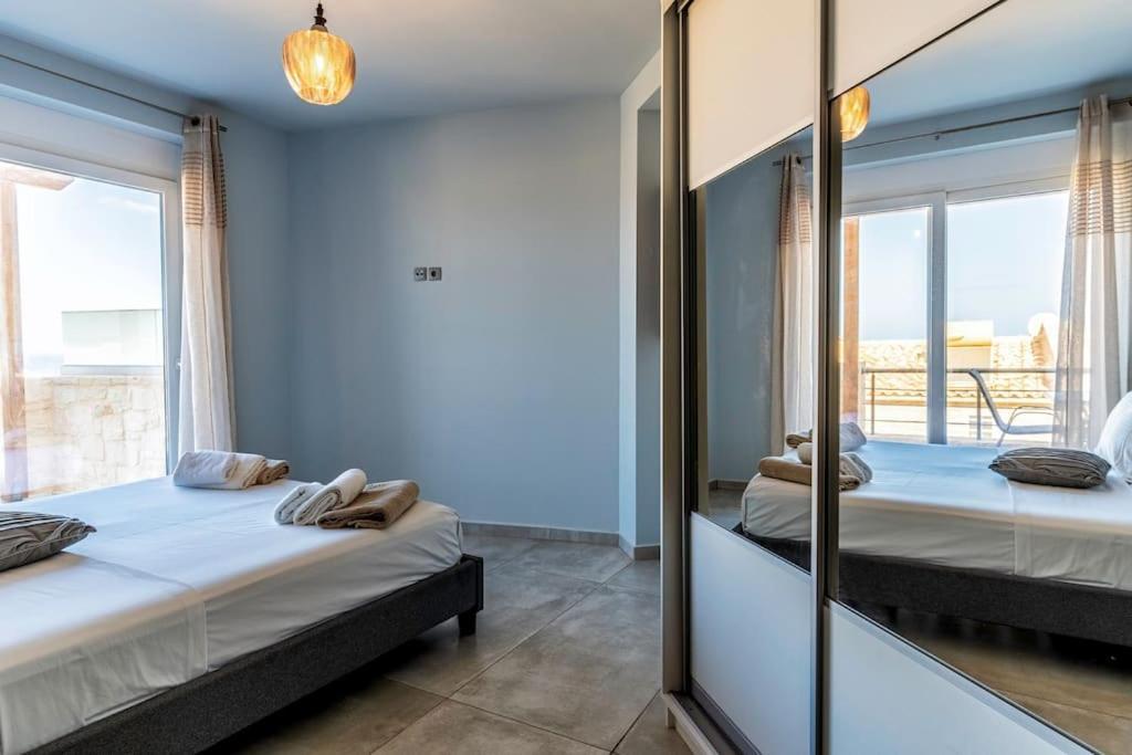 Zefyros Suite , Seafront Retreat ! Pánormos Esterno foto