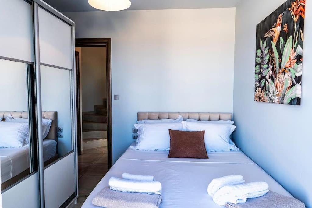 Zefyros Suite , Seafront Retreat ! Pánormos Esterno foto