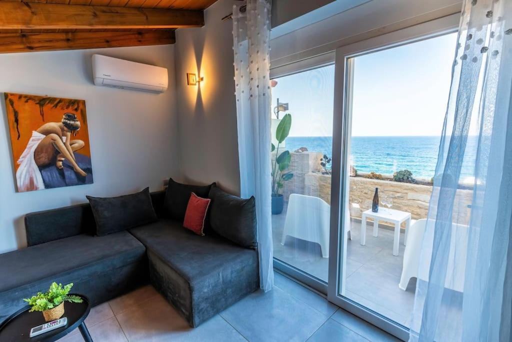 Zefyros Suite , Seafront Retreat ! Pánormos Esterno foto