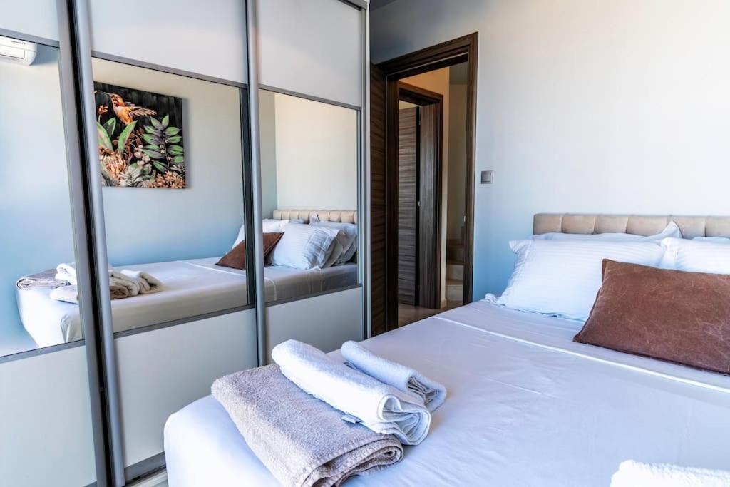 Zefyros Suite , Seafront Retreat ! Pánormos Esterno foto